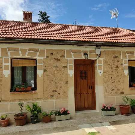 בית כפרי Cigueenas De Navillas *